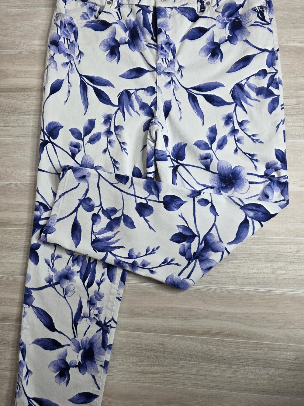 Chico's Floral Print Slimming Girlfriend Crop Pants - Blue on White